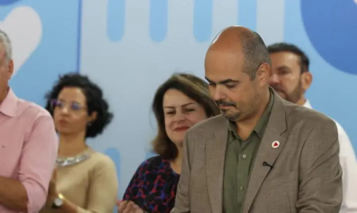 Governo de Minas transfere capital para Diamantina e anuncia investimento de R$ 41 milhões para climatizar todas as escolas da região